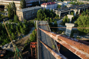 Ржавые ванты моста
