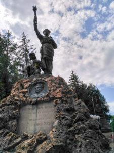 Памятник от благодарной Руси